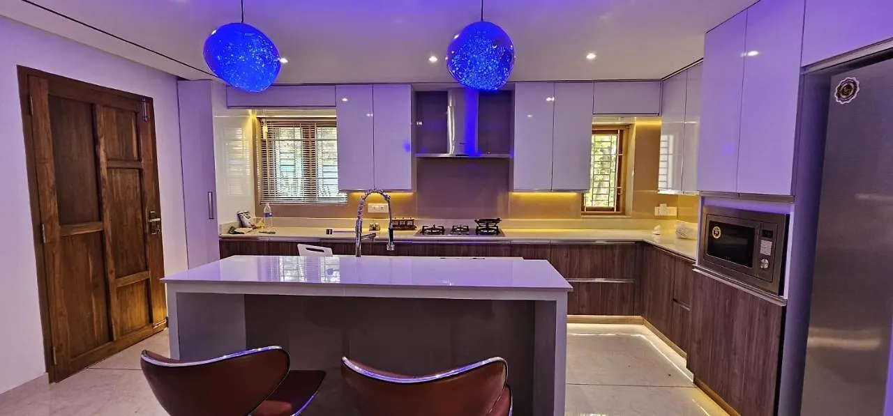 홀리데이파크 Thekkumbath Sea Breeze Pool Villa 칸누르